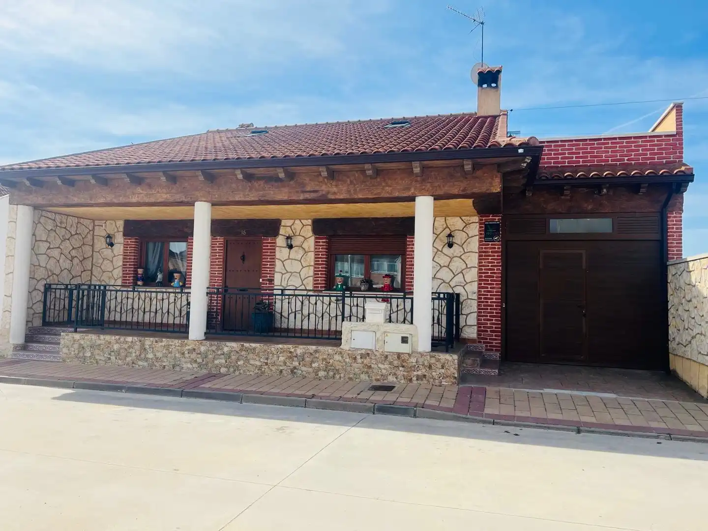 Vista exterior de Casa o chalet en venta en Valdestillas con Calefacción, Jardín privado y Parquet
