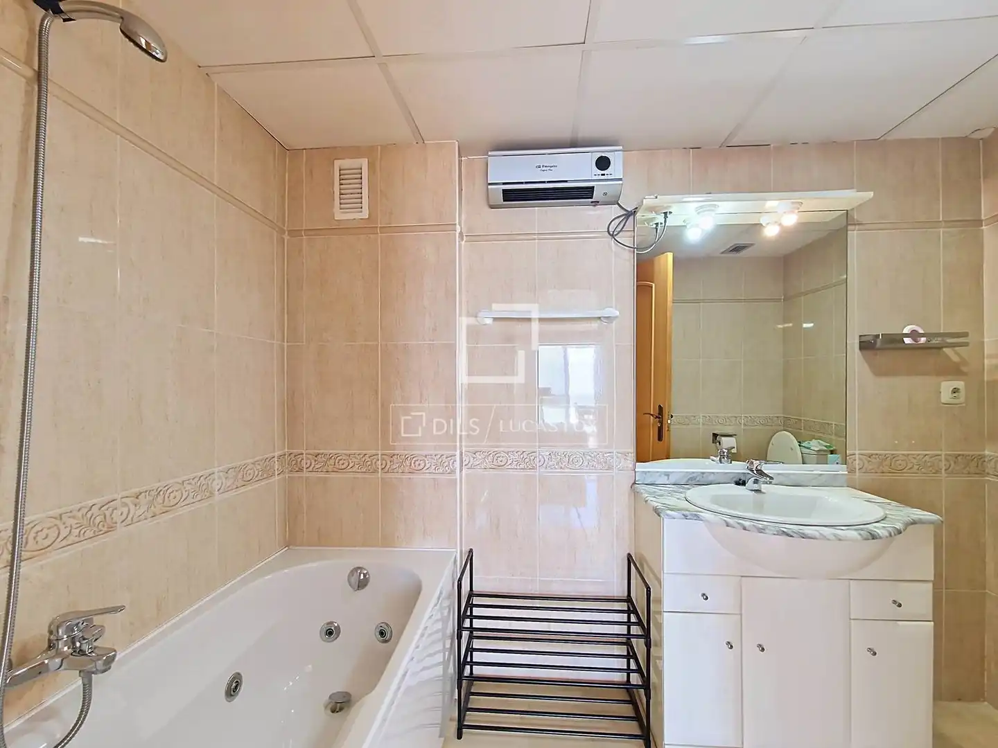 Piso con terraza en venta en Les Salines - Pla de Sant Pere, imagen 24