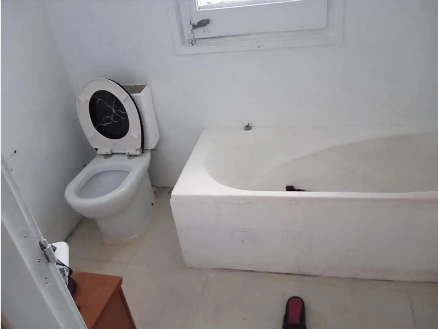 Badezimmer von Einfamilien-Reihenhaus zum Verkauf in Cabanes (Girona) mit Heizung und Balkon
