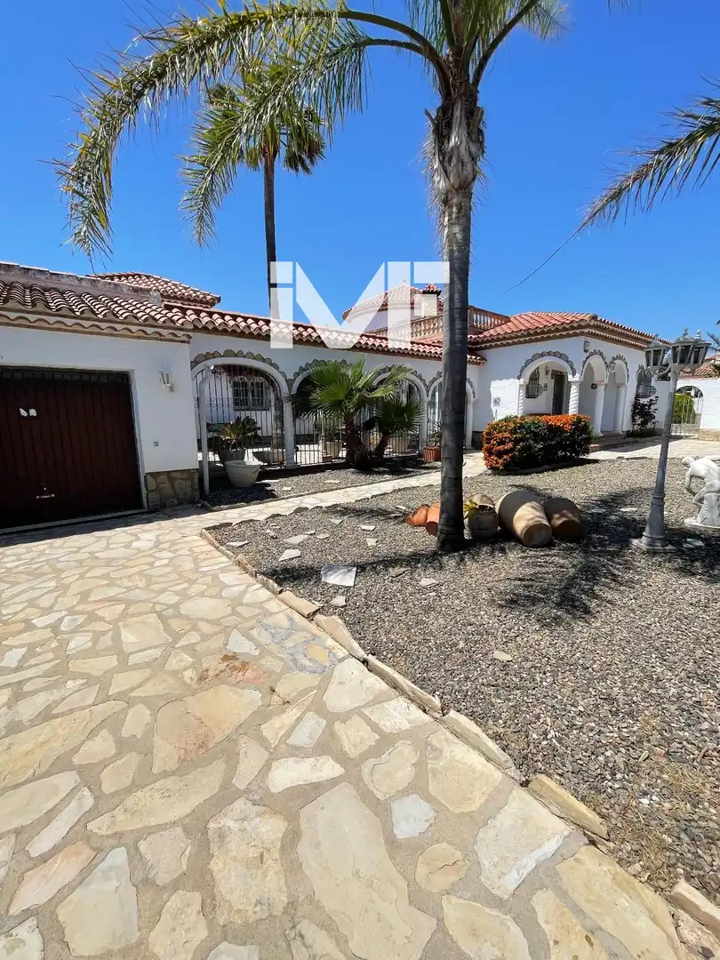 Villa avec piscine à vendre à Miami Platja, imagen 2