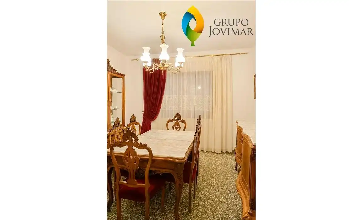 Menjador de Planta baixa en venda en Guadix amb Jardí privat, Parquet i Terrassa