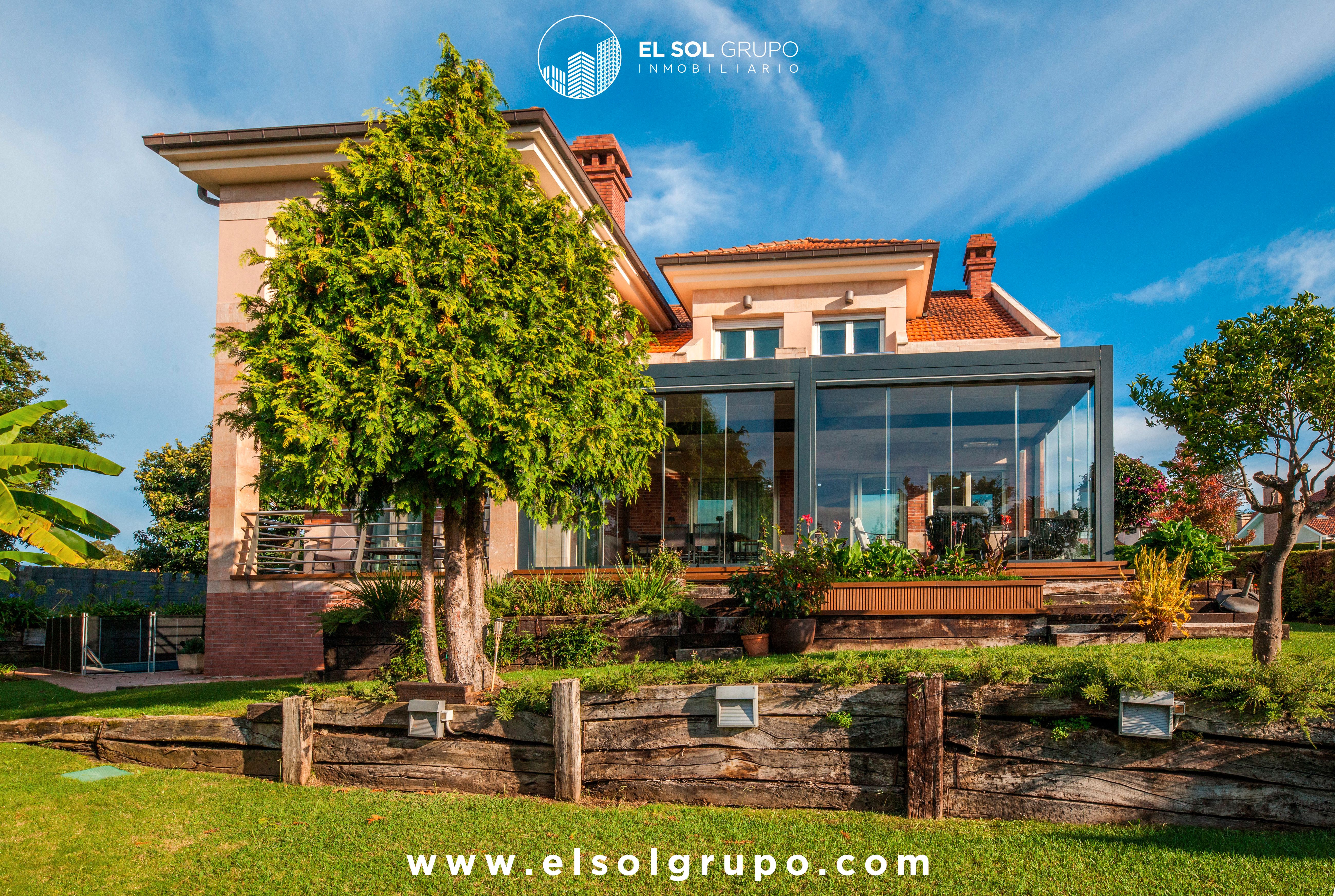 Exterior view of House or chalet for sale in Gijón   with Private garden, Terrace and Storage room