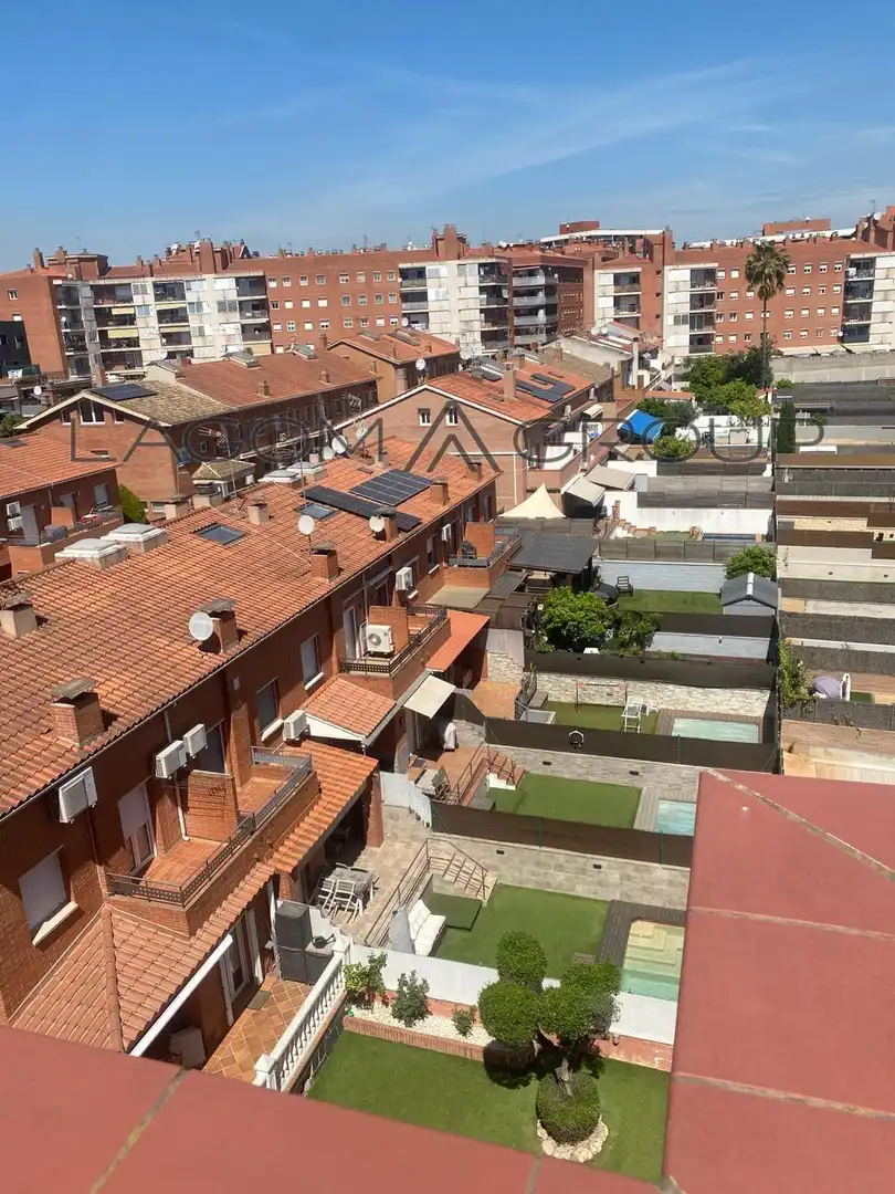 Vista exterior de Dúplex en venda en Ripollet amb Calefacció