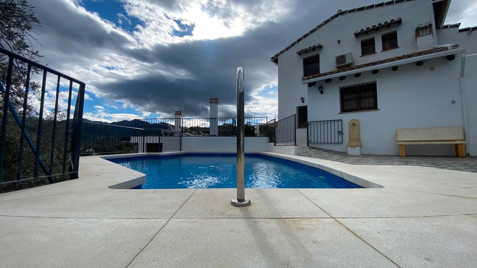 Swimming pool of House or chalet for sale in Guaro  with Air Conditioner, Heating and Private garden