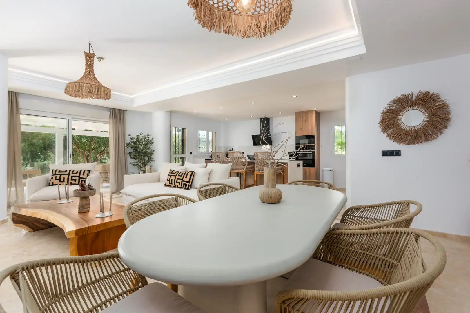 Esszimmer von Erdgeschoss zum Verkauf in Sotogrande mit Klimaanlage, Privatgarten und Terrasse