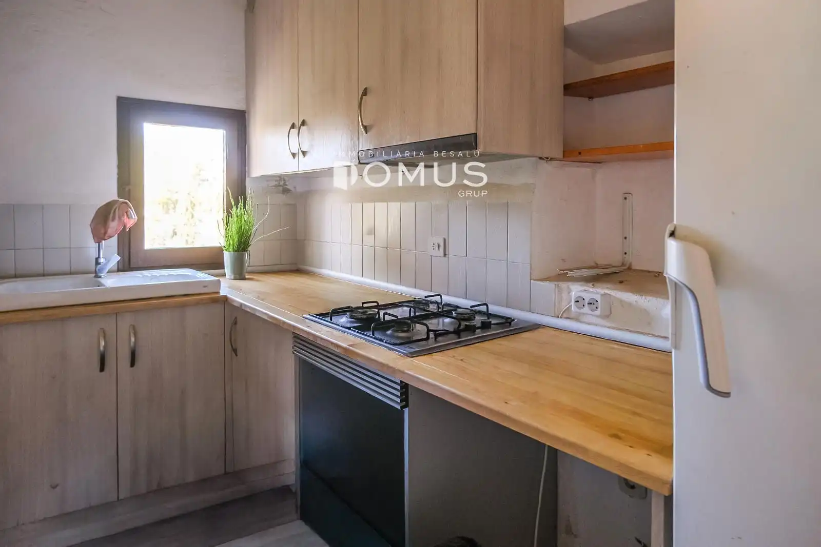 Cocina de Finca rústica en venta en Besalú con Jardín privado