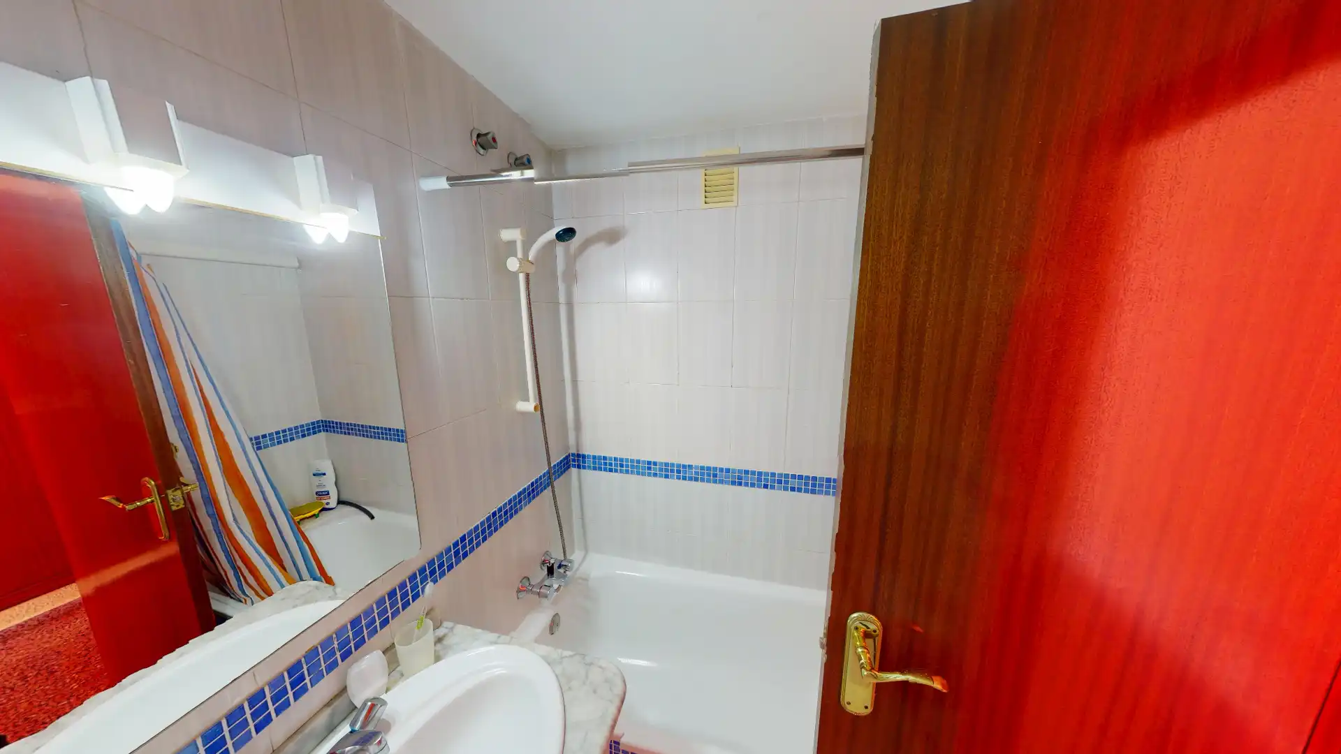 Badezimmer von Wohnung zum Verkauf in Alicante / Alacant mit Klimaanlage und Balkon