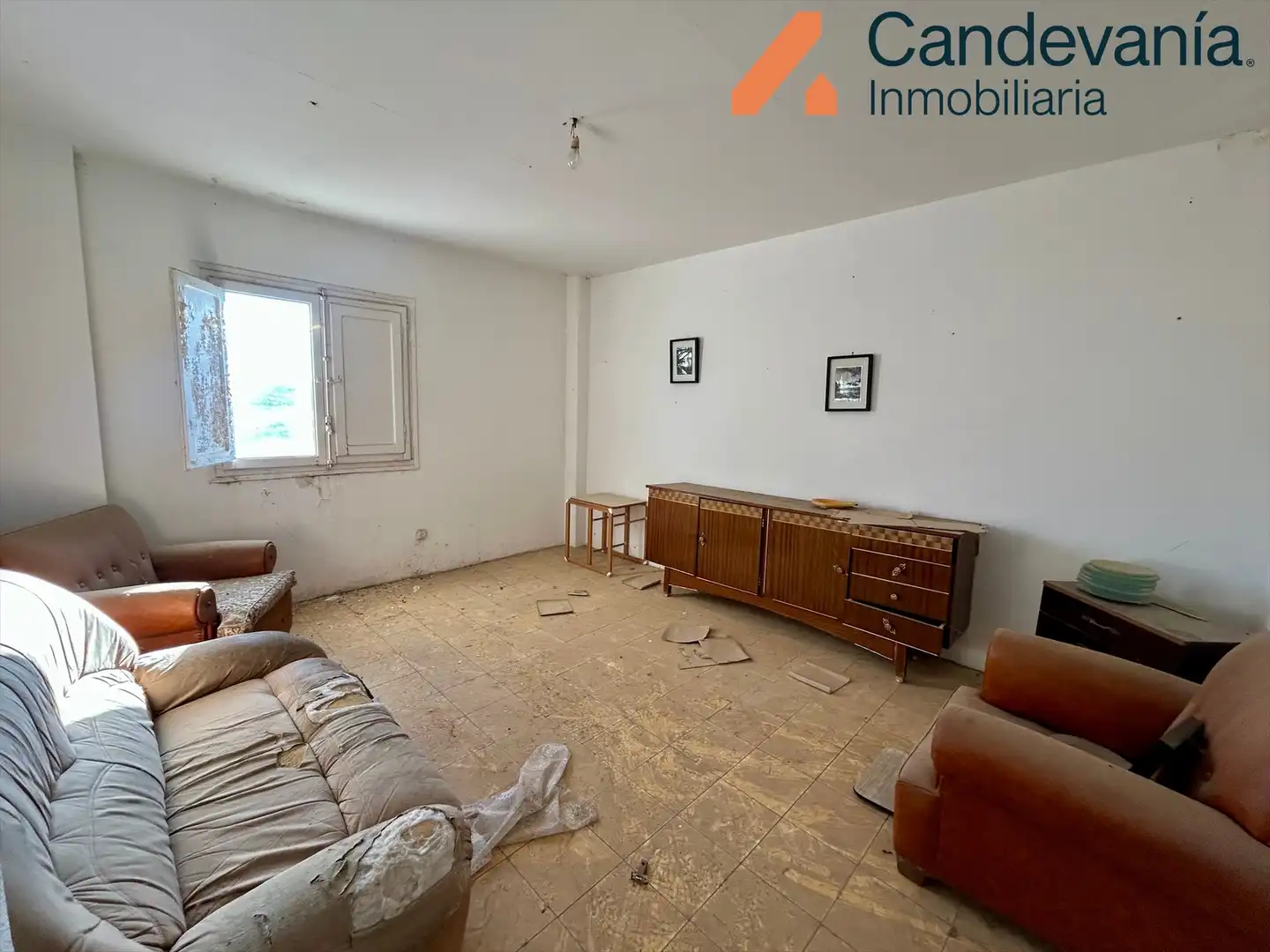 Sala de estar de Nave industrial en venta en Zuera