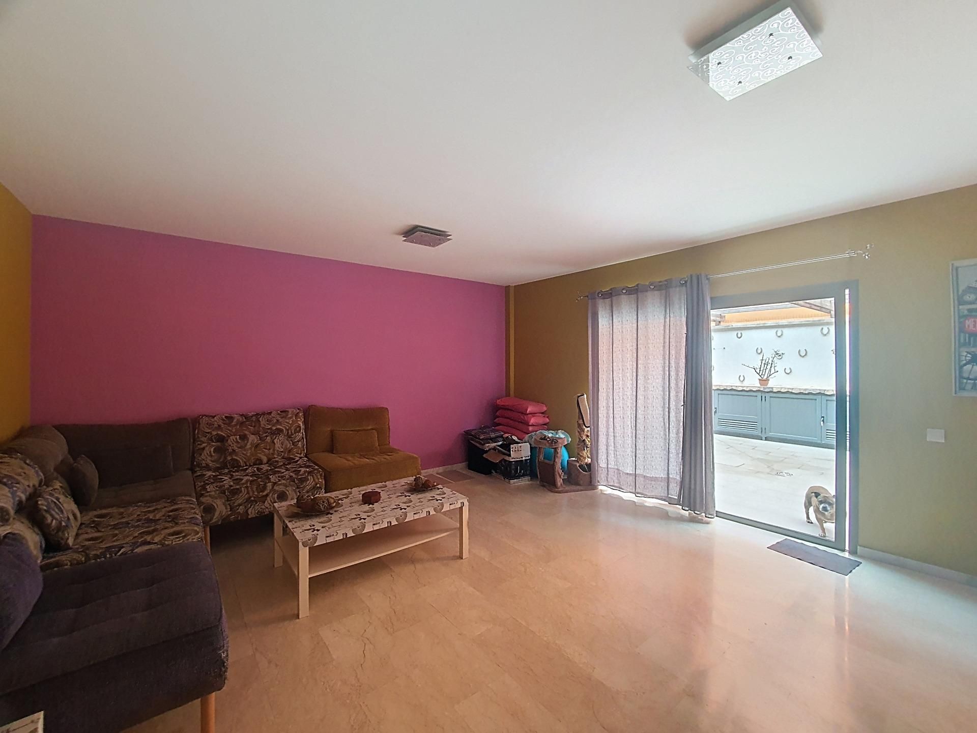 Sala d'estar de Casa adosada en venda en Telde amb Terrassa