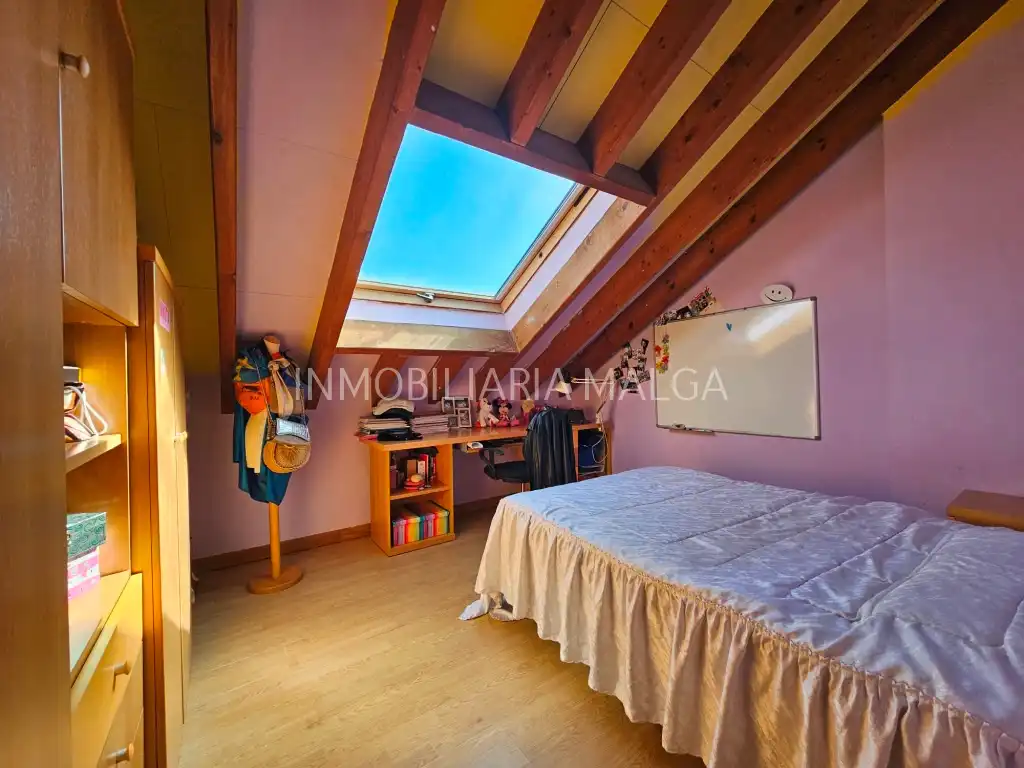 Dormitori de Casa adosada en venda en Colunga amb Calefacció, Parquet i Terrassa