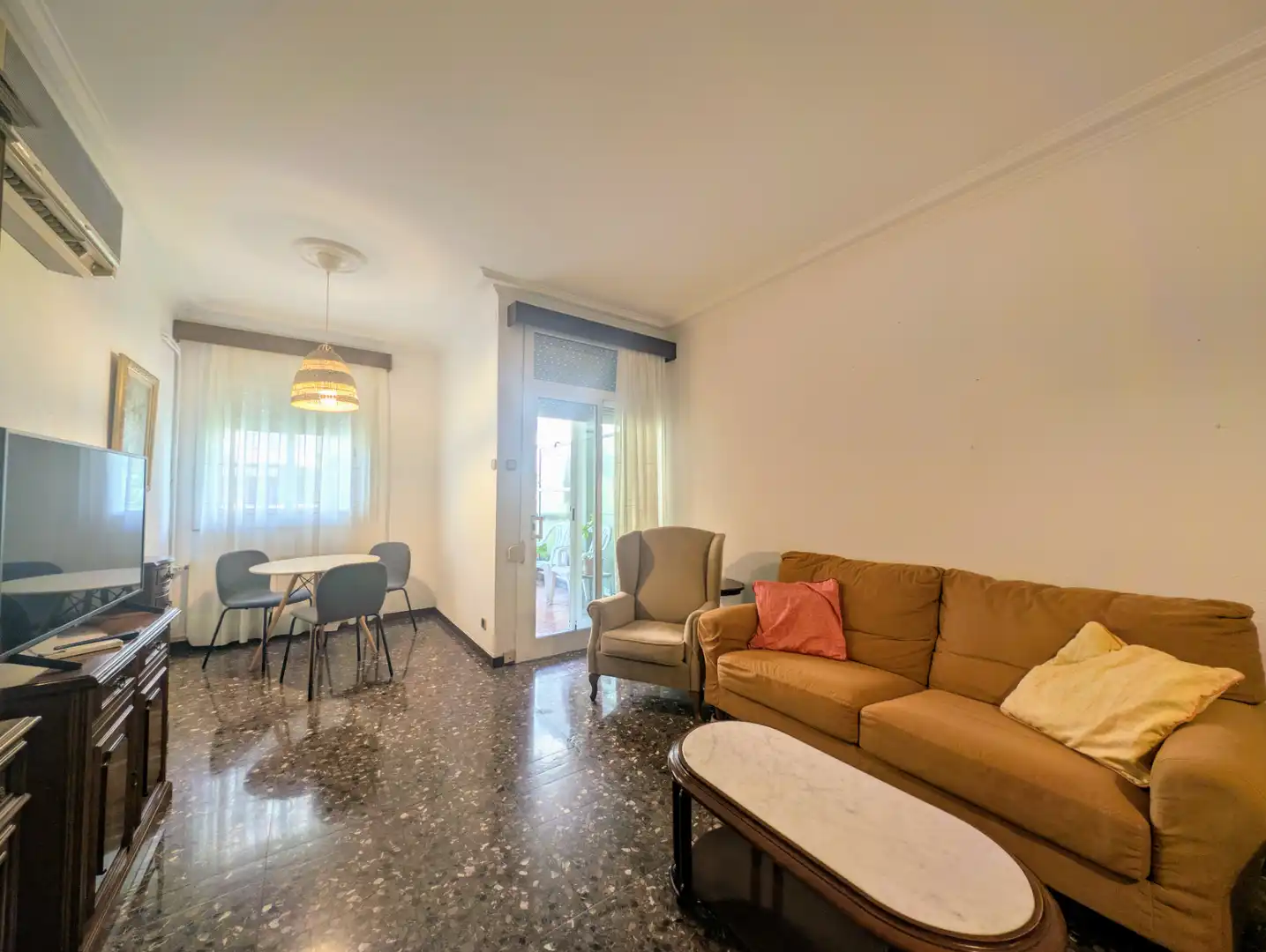 Living room of Flat for sale in Barcelona  with Air Conditioner, Heating and Oven