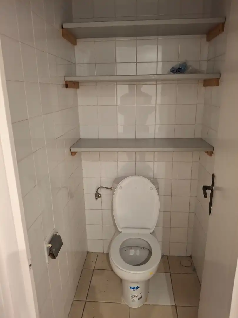 Baño de Local de alquiler en Empuriabrava con Aire acondicionado, Calefacción y Terraza