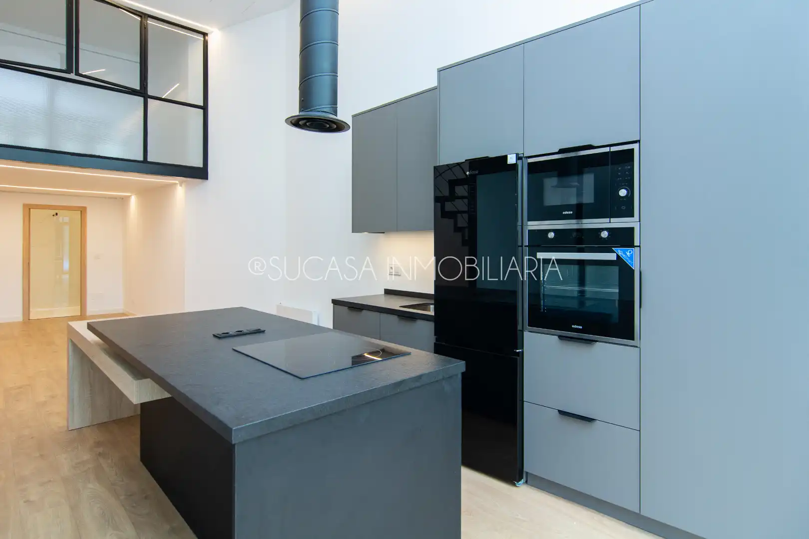 Cuina de Loft de lloguer en A Coruña Capital  amb Calefacció, Parquet i Forn