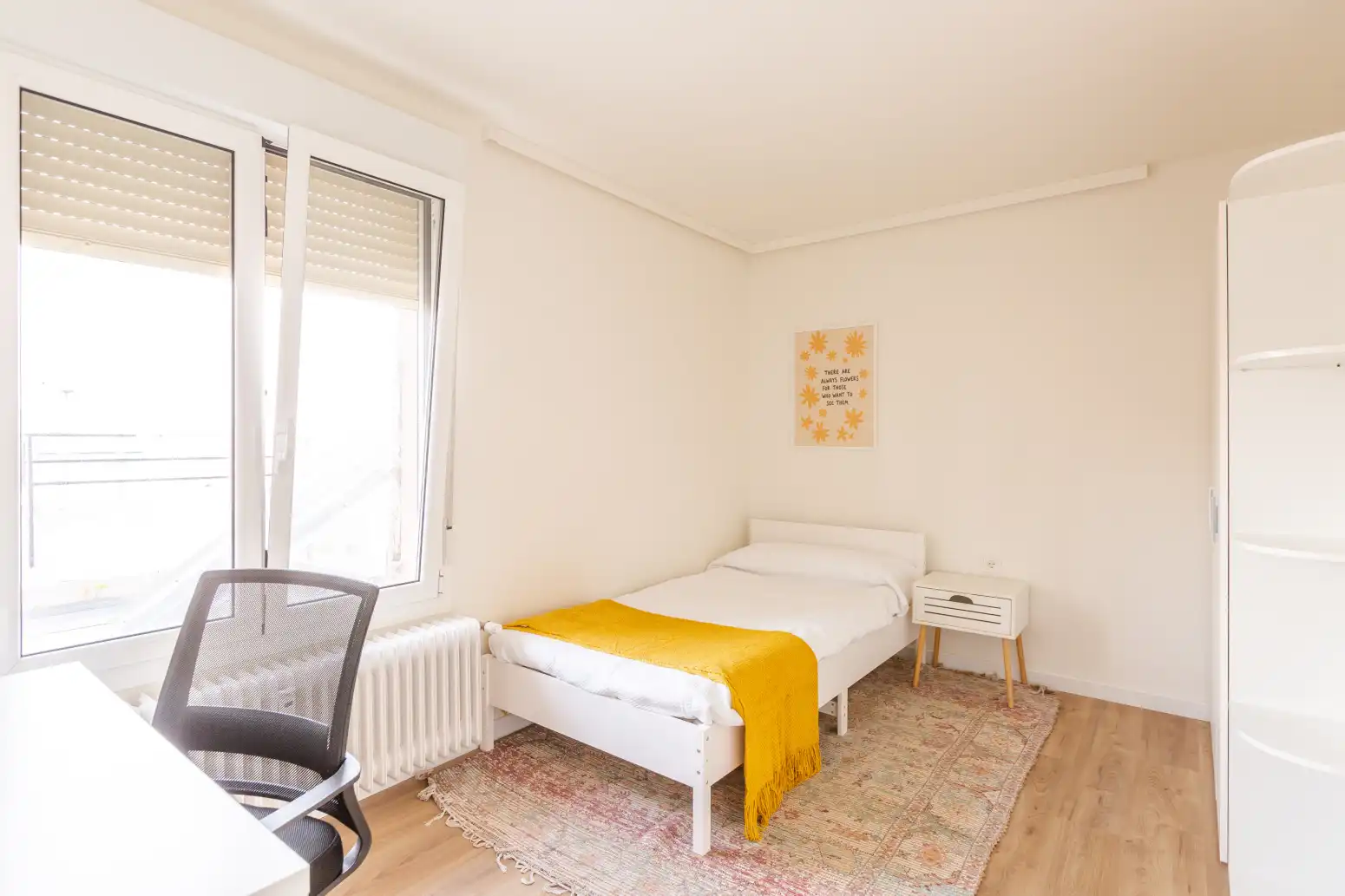 Schlafzimmer von Dachboden zur Miete in  Pamplona / Iruña mit Möbliert