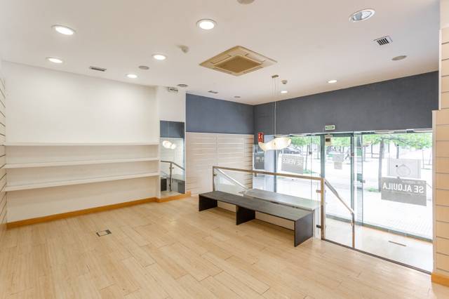 Local comercial en Alquiler en Pamplona-Iruña - Benjamin de Tudela en Mendebaldea - Ermitagaña