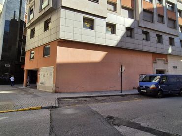 Local comercial en venta en REAL