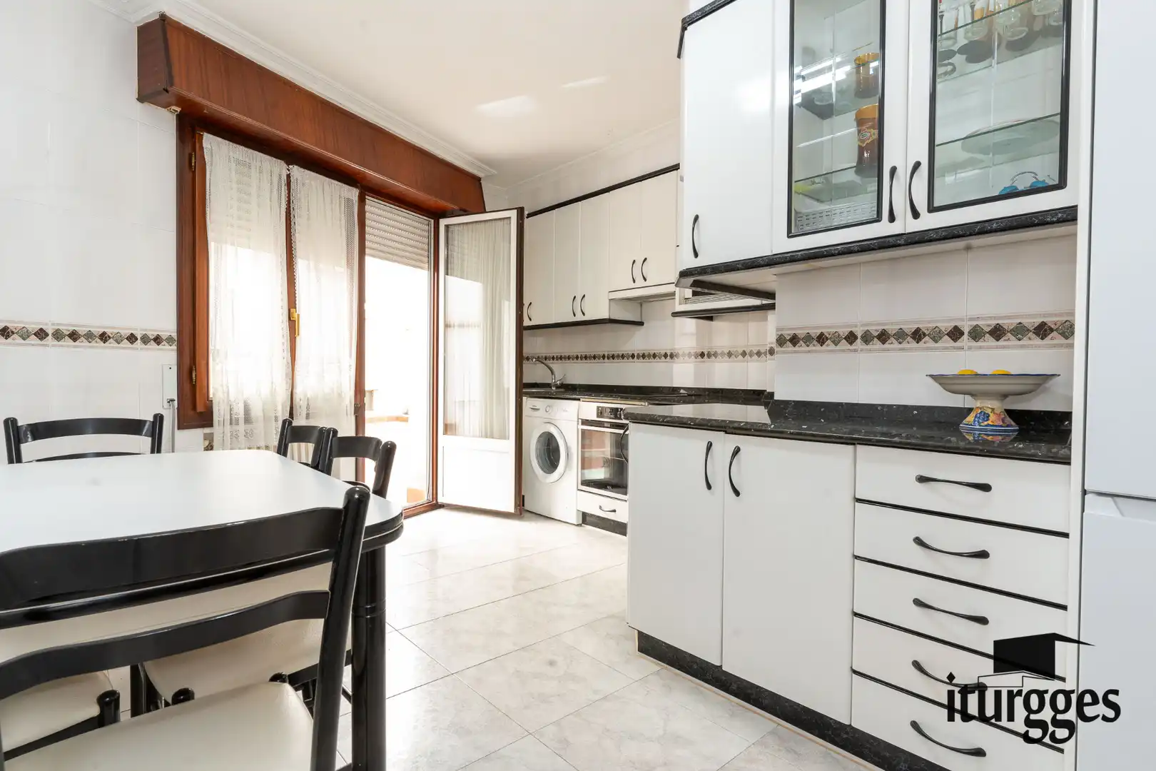 Küche von Wohnung zum Verkauf in Gernika-Lumo mit Heizung, Terrasse und Abstellraum