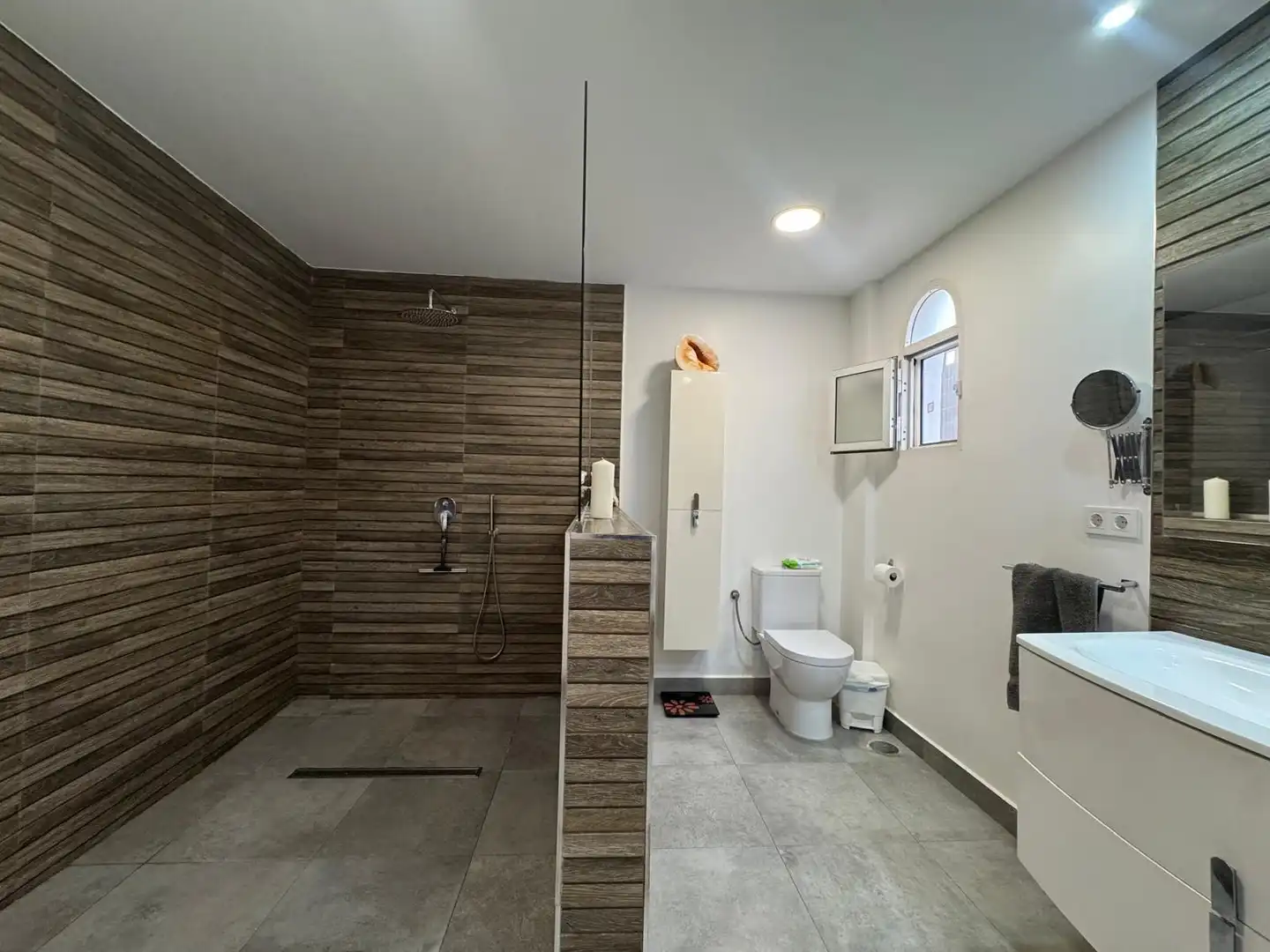 Baño de Piso en venta en Alicante / Alacant con Aire acondicionado, Calefacción y Terraza