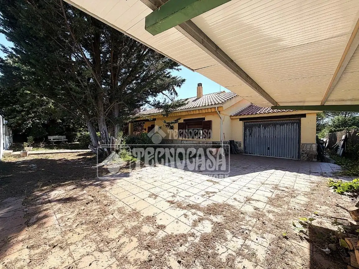 Vista exterior de Casa o xalet en venda en Arcas del Villar amb Calefacció, Jardí privat i Traster