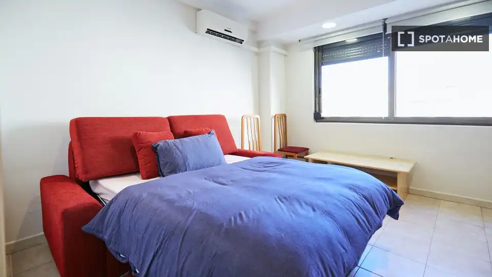 Habitación de Piso de alquiler en Madrid con Aire acondicionado, Calefacción y Amueblado