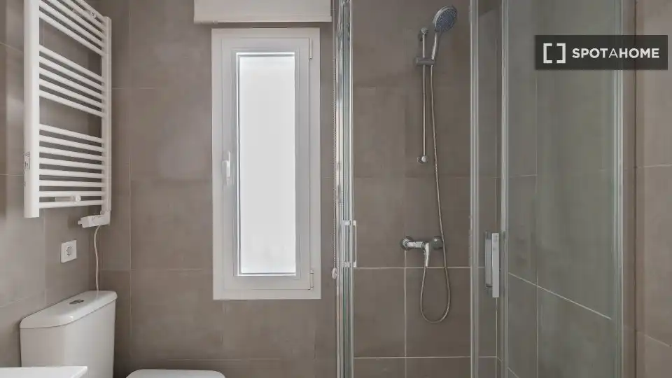 Baño de Piso de alquiler en Getafe con Aire acondicionado, Calefacción y Amueblado