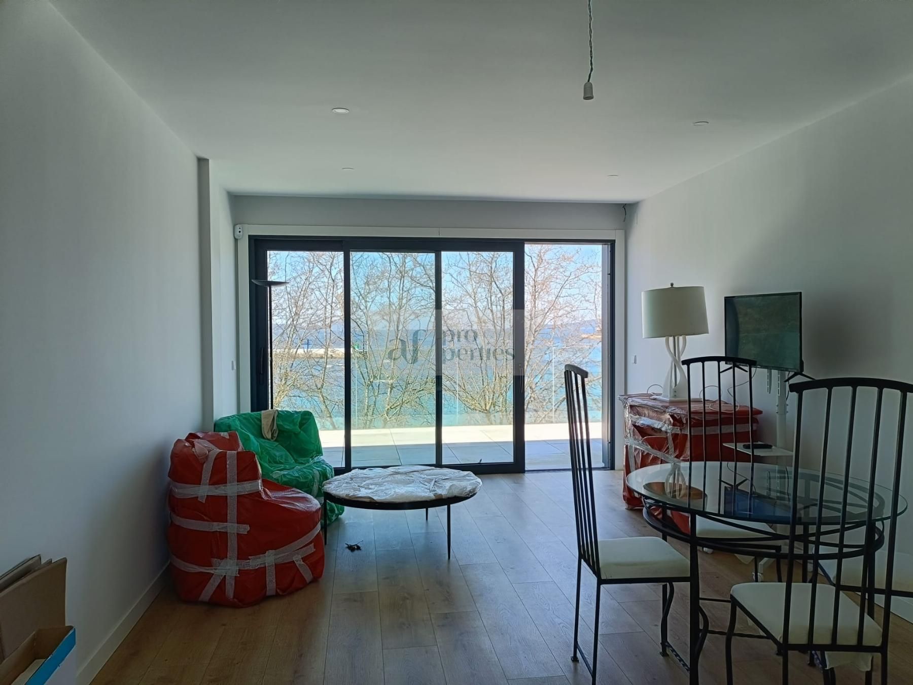 Sala d'estar de Àtic en venda en Vigo  amb Calefacció, Terrassa i Traster