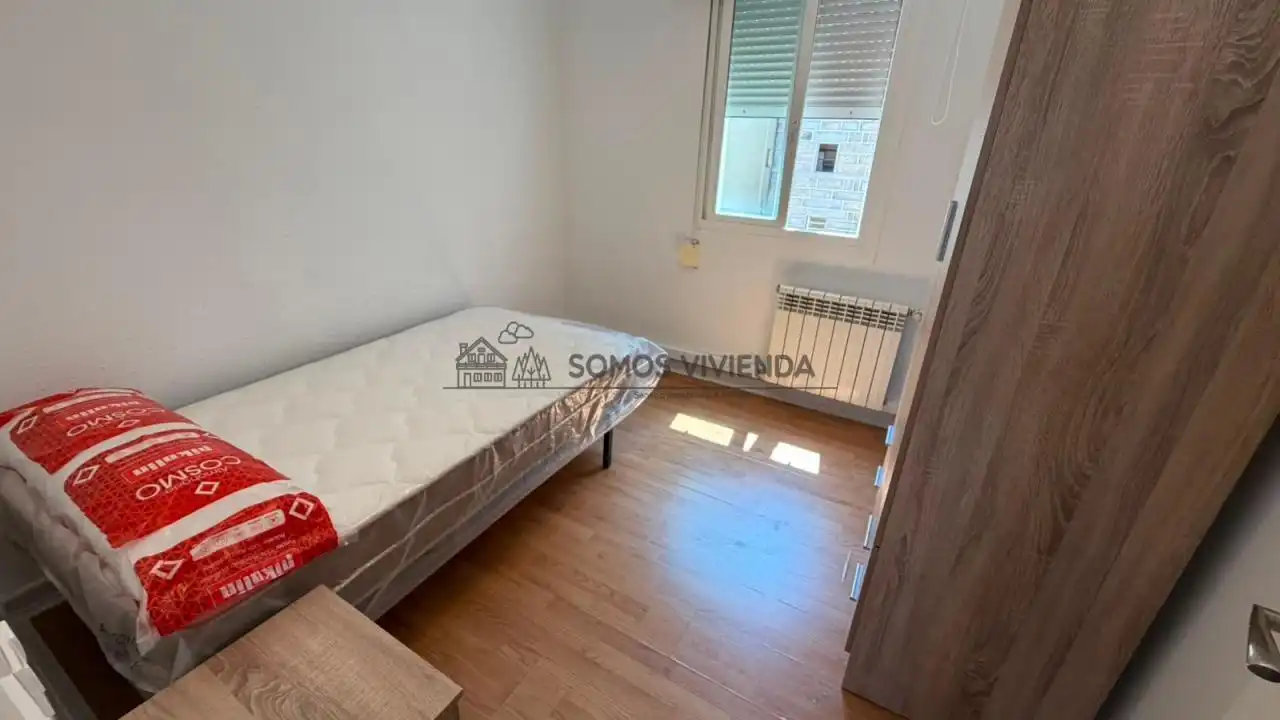Habitación de Piso de alquiler en Ourense Capital  con Calefacción y Amueblado