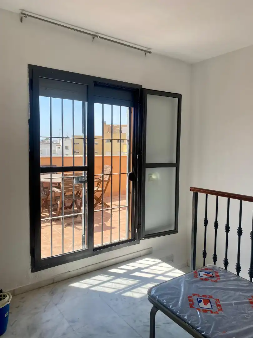 Terrassa de Pis en venda en Dos Hermanas amb Aire condicionat, Calefacció i Jardí privat