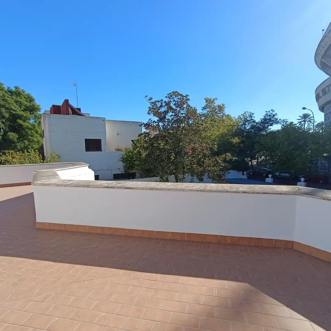 Terrasse von Wohnung zur Miete in Sevilla mit Klimaanlage, Heizung und Privatgarten