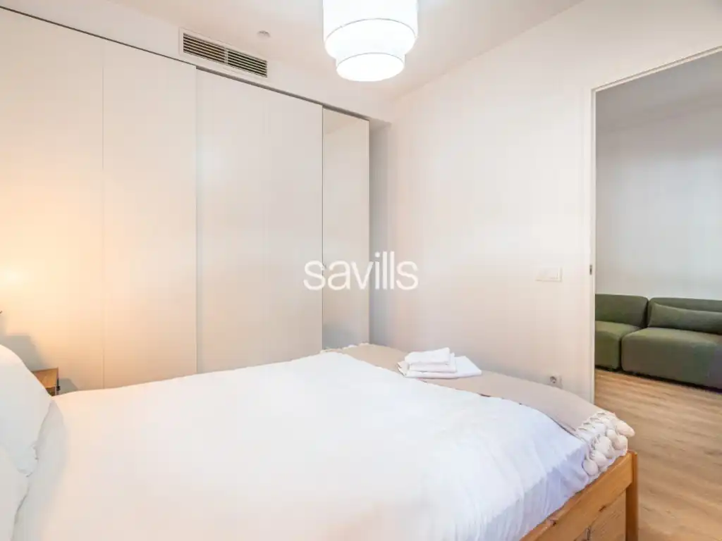 Dormitori de Apartament en venda en Barcelona amb Aire condicionat, Moblat i Forn
