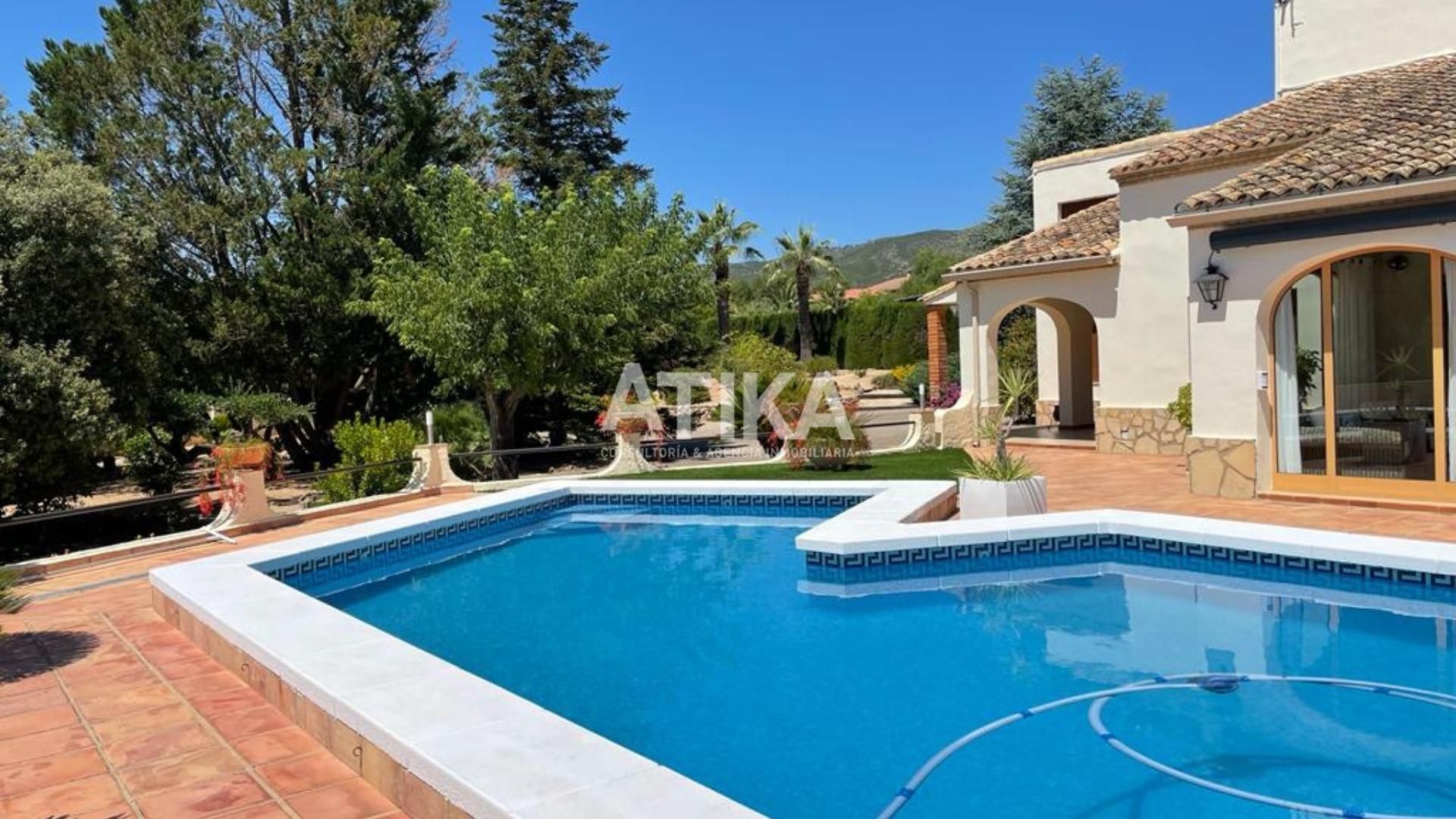 Piscina de Casa o xalet en venda en Ontinyent amb Aire condicionat, Calefacció i Jardí privat