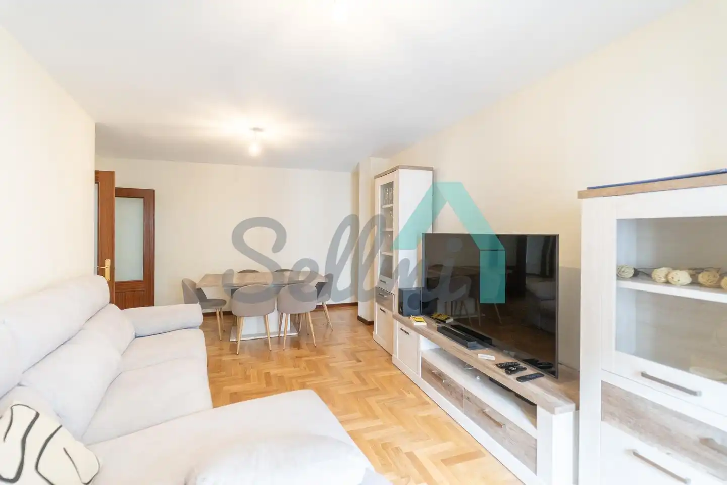 Living room of Flat for sale in Oviedo   with Heating, Parquet flooring and Terrace