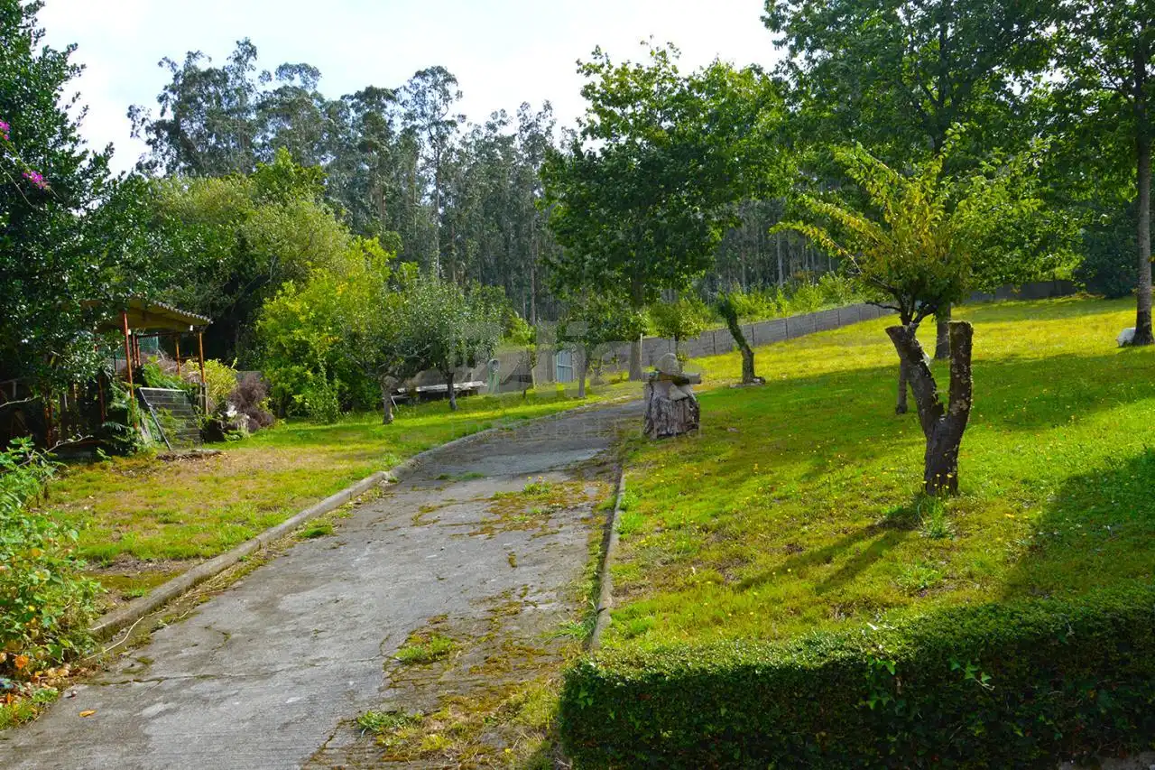 Vista exterior de Casa o xalet en venda en Zas amb Calefacció, Jardí privat i Traster