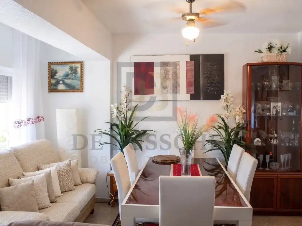 Appartement compact avec terrasse à vendre à Calle Conde Campillos