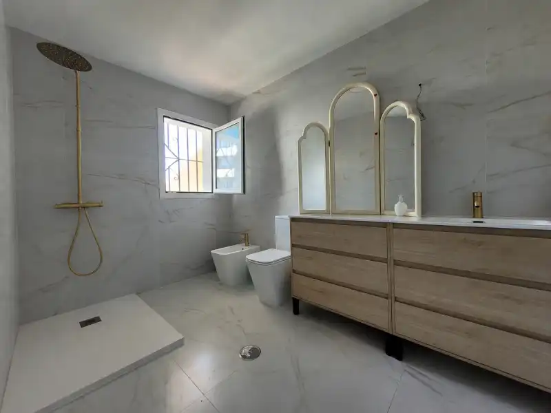 Baño de Piso en venta en Marbella con Aire acondicionado, Calefacción y Terraza