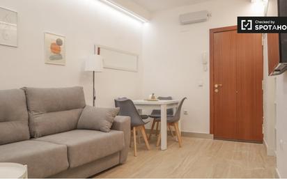 Living room of Flat to rent in  Madrid Capital  with Air Conditioner, Heating and Balcony