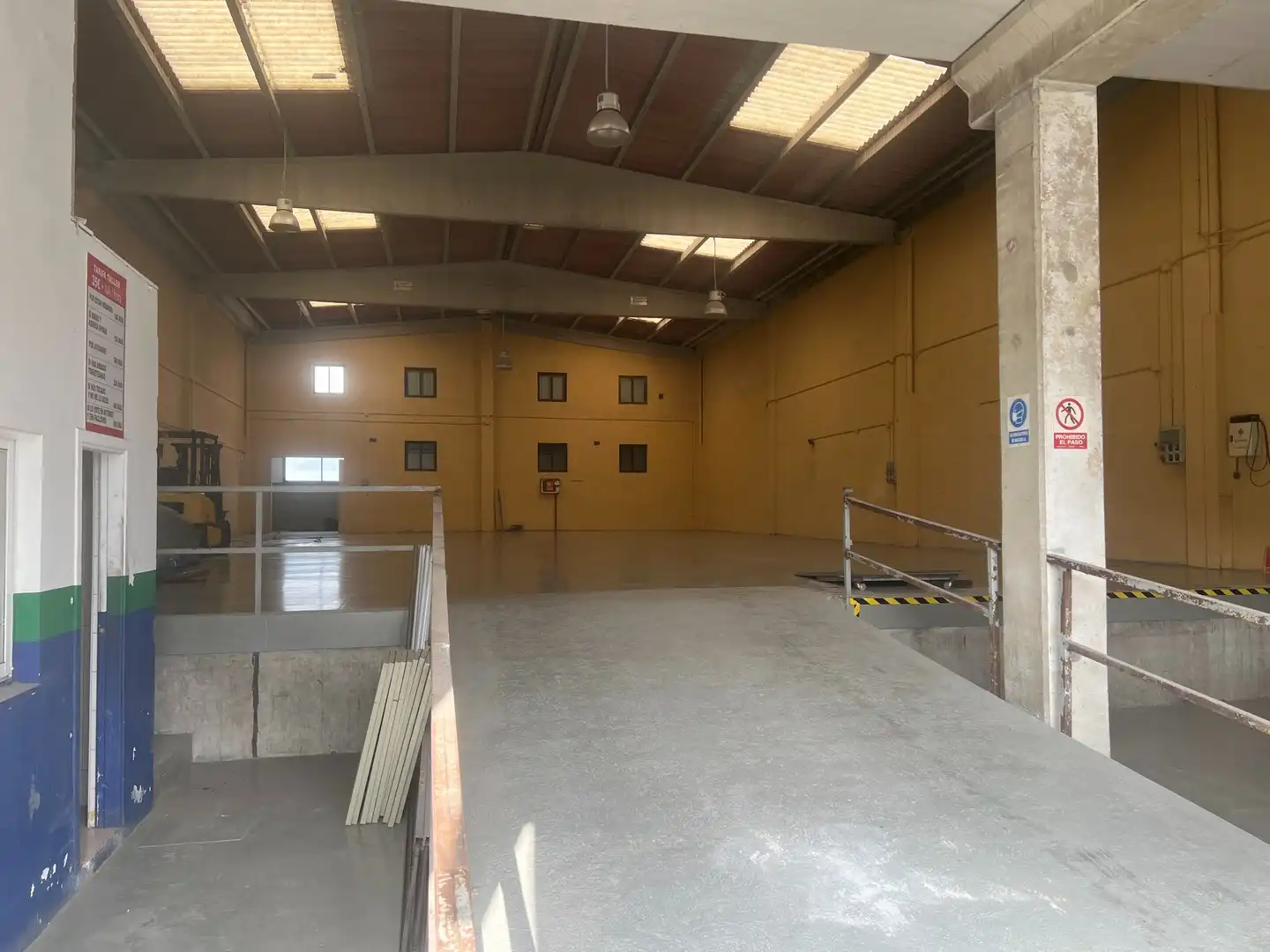 Nau industrial de lloguer en Ames amb Alarma