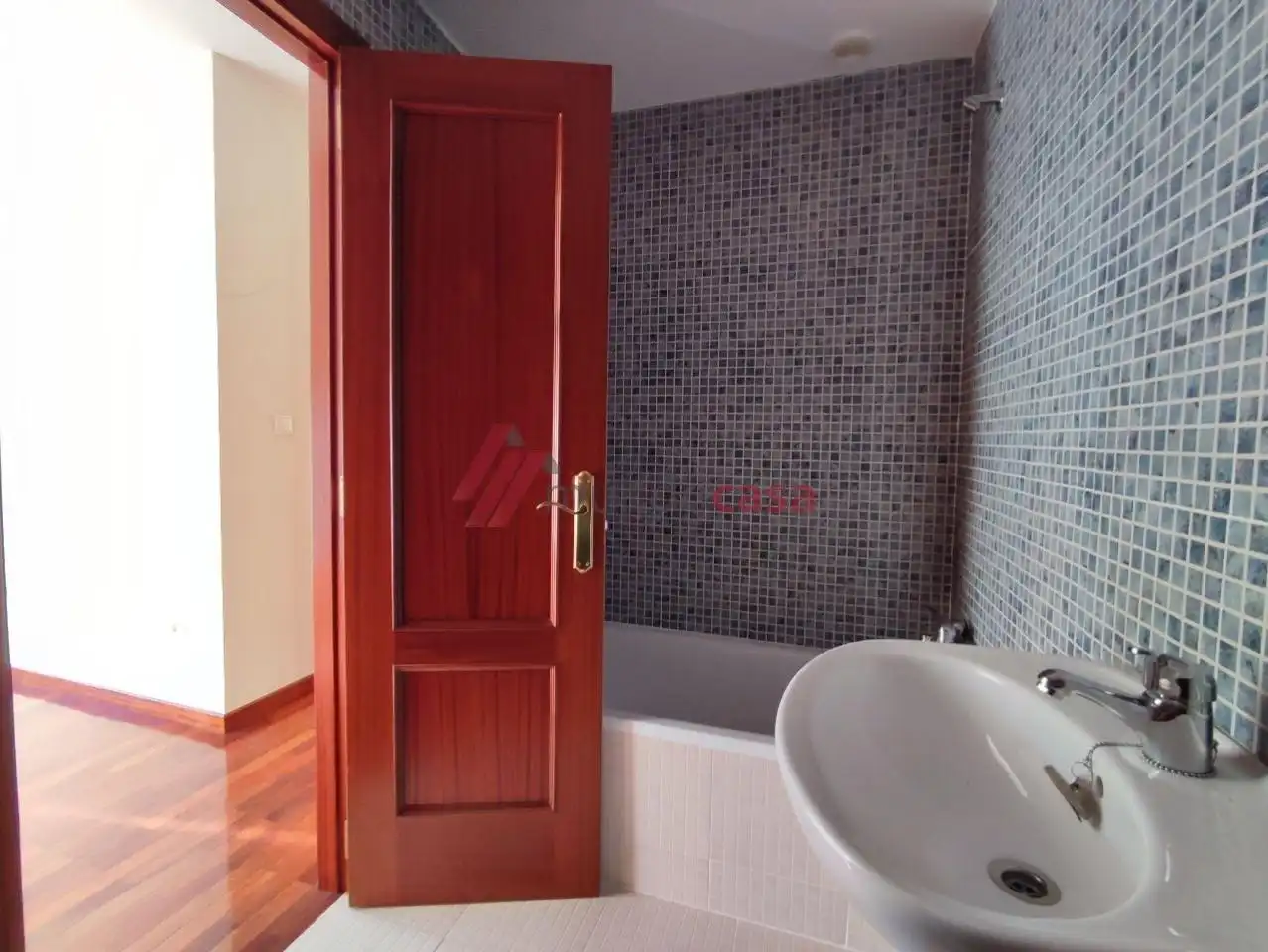Bathroom of Flat for rent in Narón  with Heating, Parquet flooring and Storage room