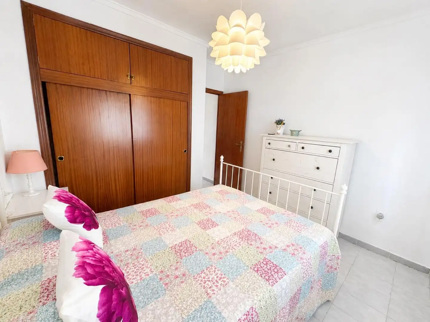 Dormitori de Casa o xalet en venda en Los Alcázares amb Aire condicionat, Jardí privat i Moblat