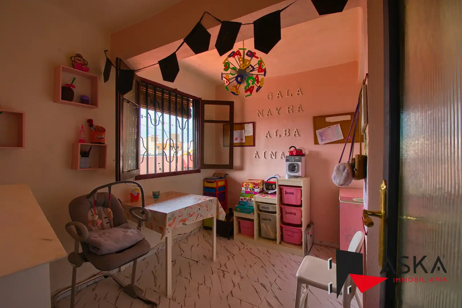 Habitación de Ático en venta en Valencia con Aire acondicionado, Terraza y Amueblado