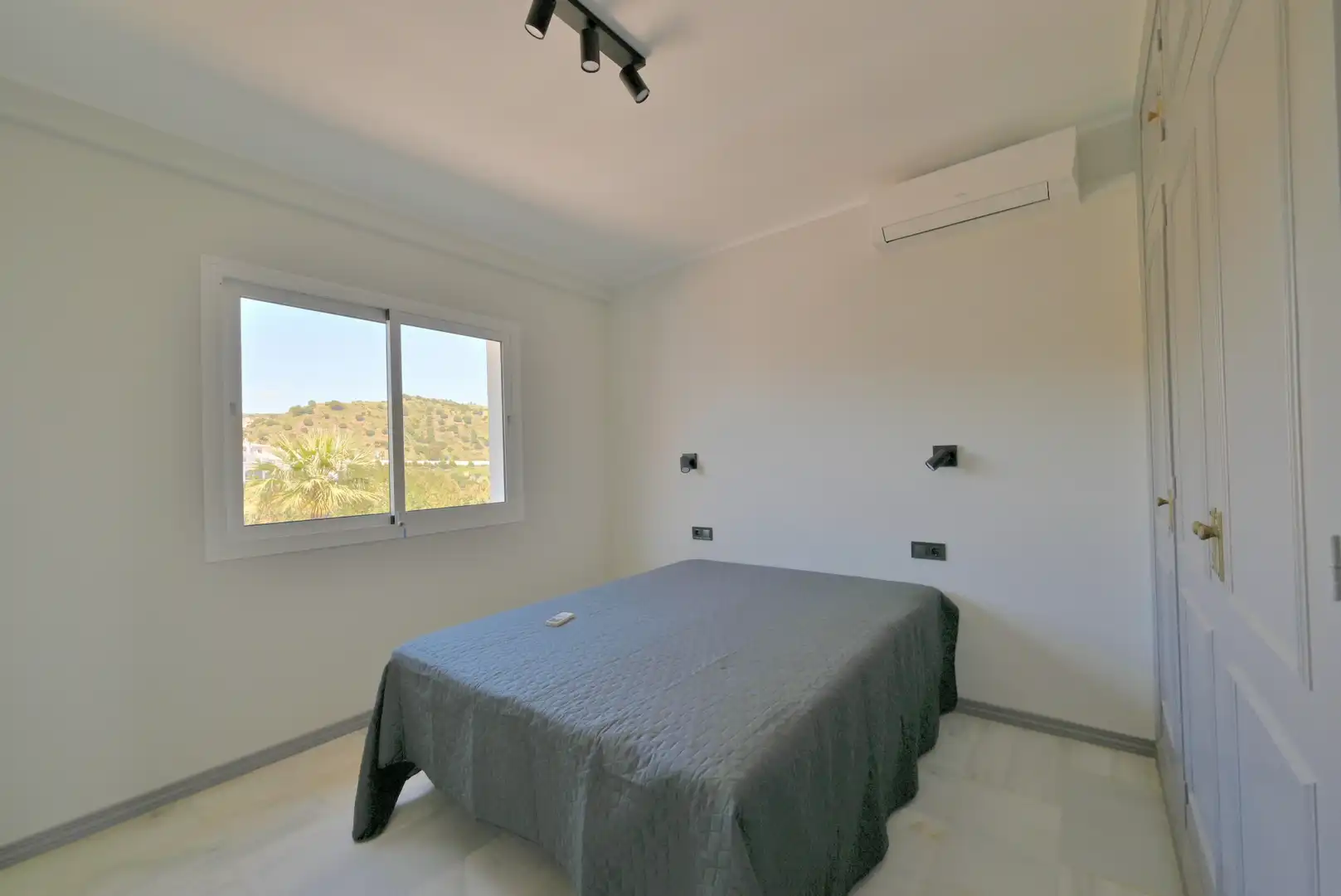 Apartament amb piscina en venda a Calahonda, imagen 14