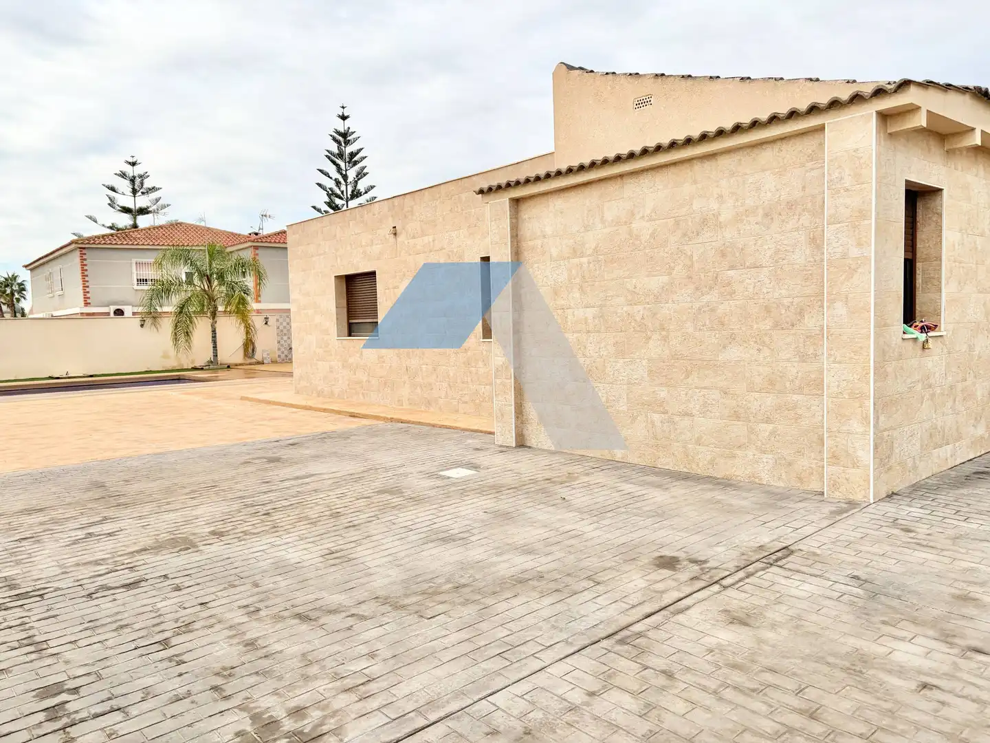 Vista exterior de Casa o xalet en venda en San Vicente del Raspeig / Sant Vicent del Raspeig amb Jardí privat