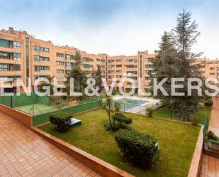 Exterior view of Apartment to rent in  Madrid Capital  with Air Conditioner and Swimming Pool