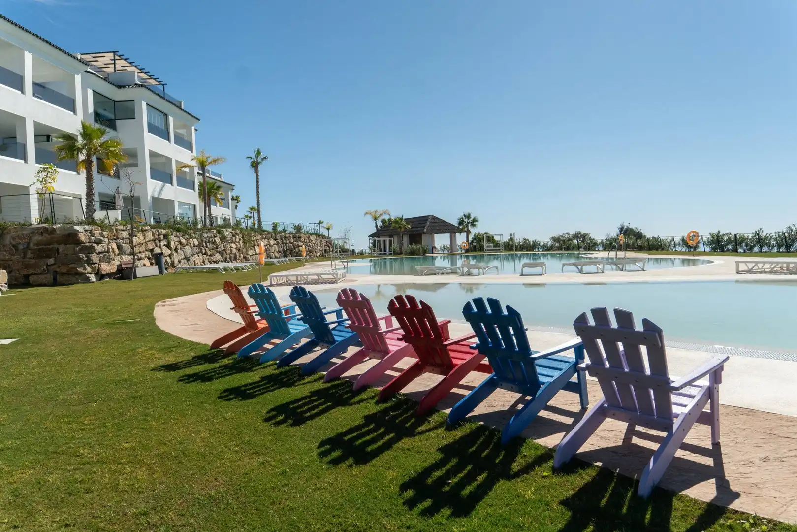 Piscina de Planta baja en venta en Estepona con Aire acondicionado, Calefacción y Jardín privado