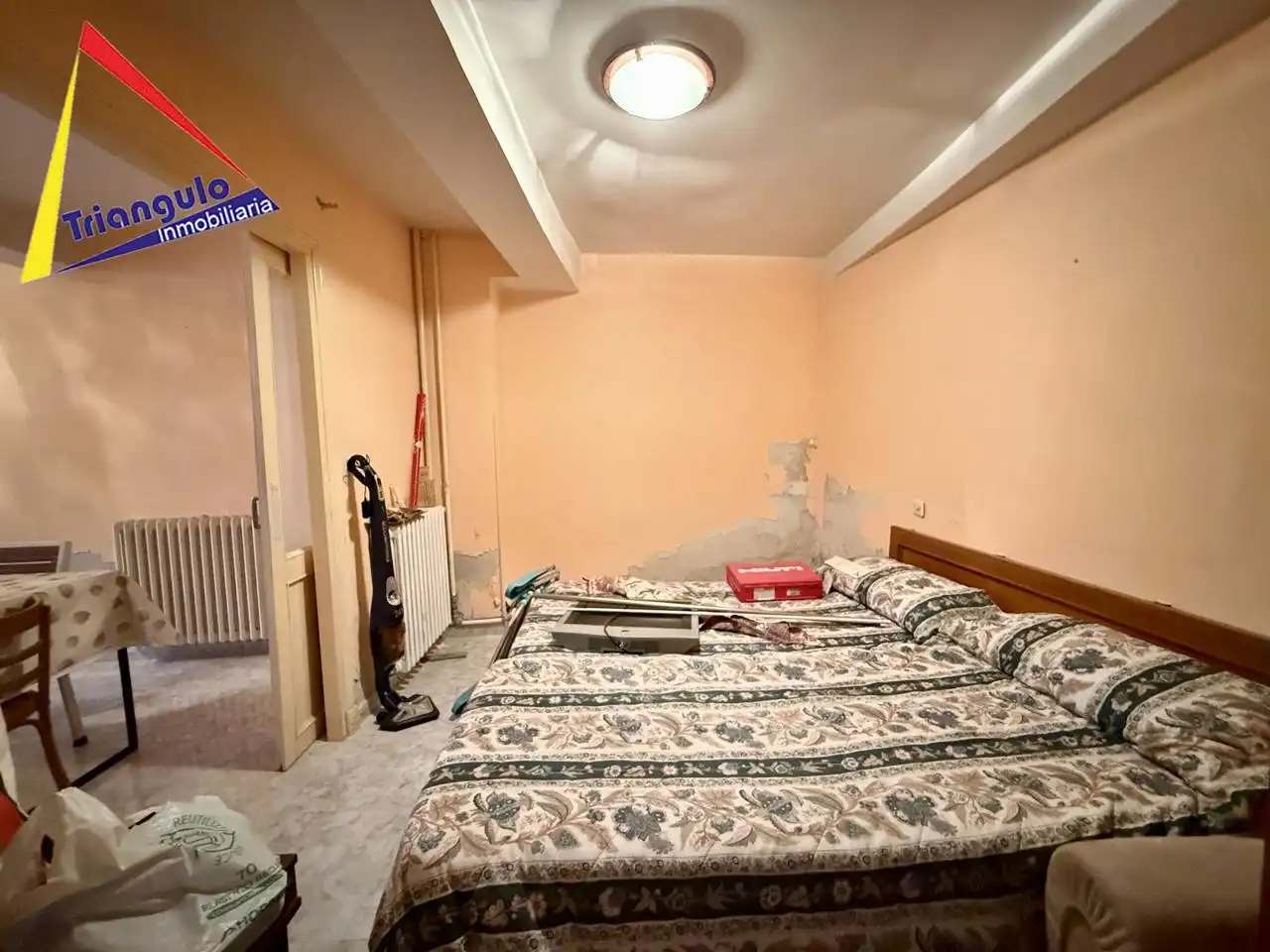 Dormitori de Casa adosada en venda en Santa María la Real de Nieva amb Calefacció