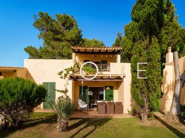 Duplex con balcone in vendita a Cala Blanca