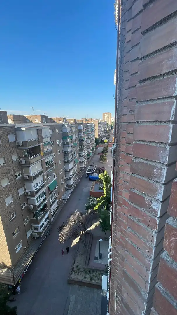 Wohnung zur Miete in Avenida de Moratalaz, Marroquina