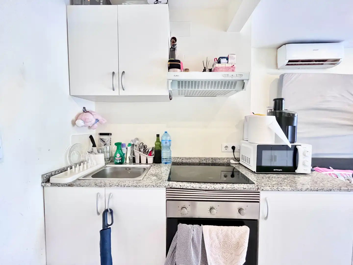 Kitchen of Office for sale in Barcelona  with Air Conditioner