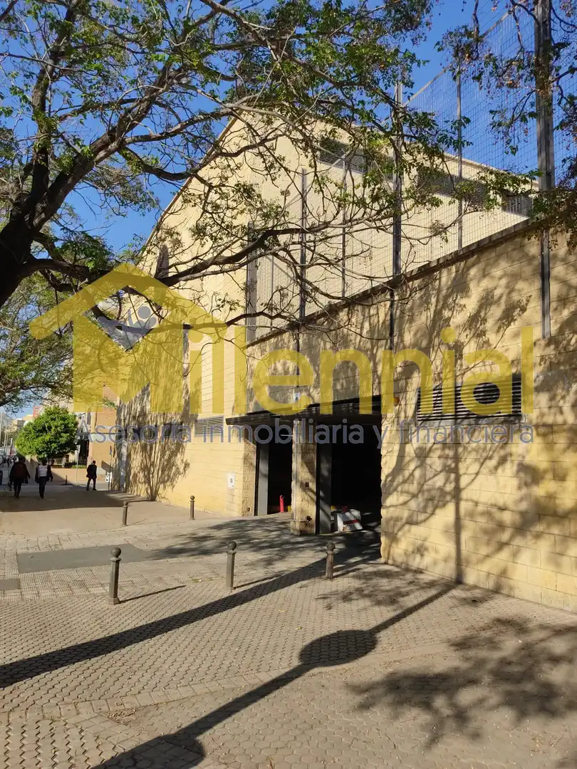 Außenansicht von Garage zum Verkauf in Sevilla
