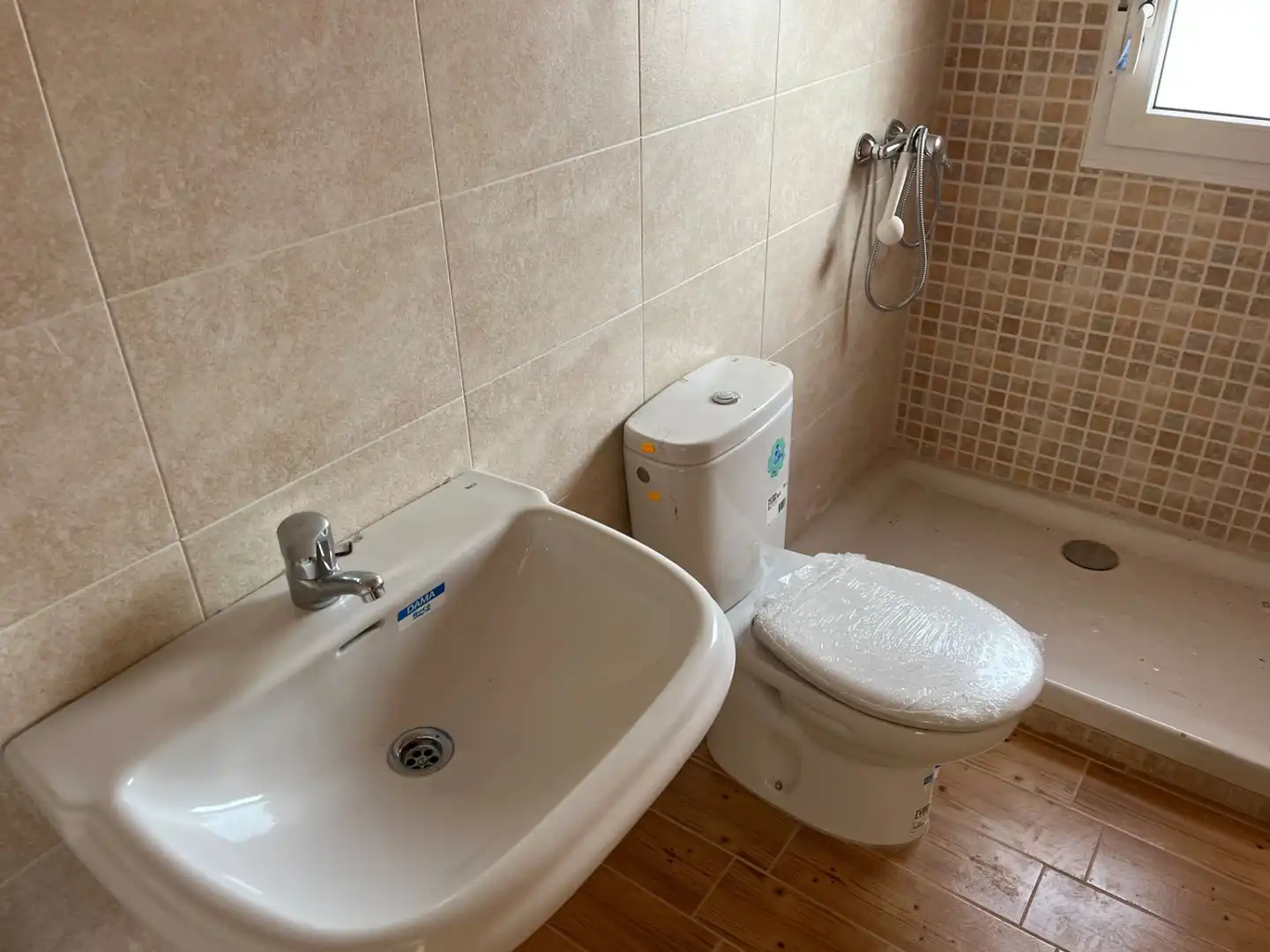 Bathroom of Houses for sale in Sanchidrián  with Private garden and Terrace